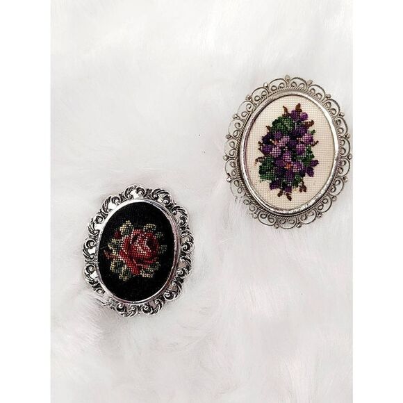 Set of 2 Needlepoint Brooches - Picture 1 of 6